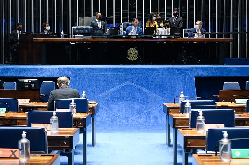 Senadores e deputados aprovam fundo partidário de R$ 5,7 bilhões em 2022