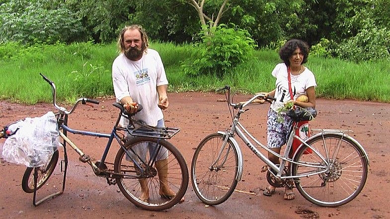 Casal viaja de bicicleta 10 mil km por países da América Latina para coletar sementes de milho e feijão tradicionais