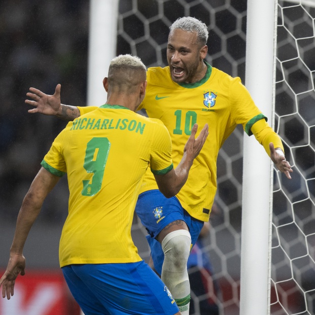 Brasil faz 1×0 no Japão com gol de pênalty de Neymar