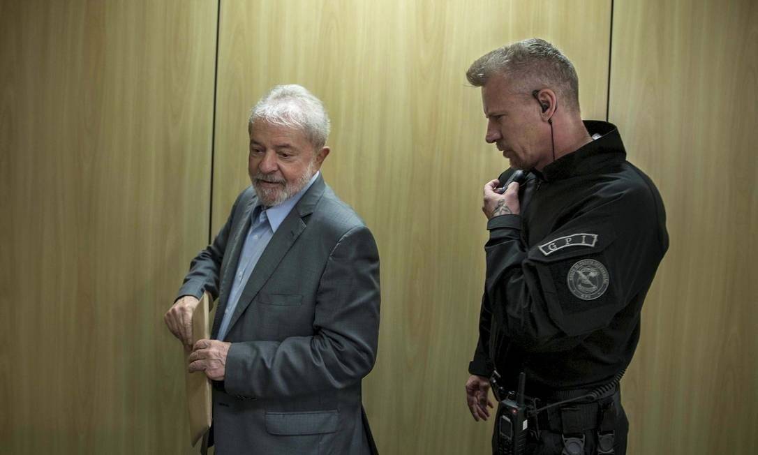 Polícial Federal que foi carcereiro de Lula  declara voto no ex-presidente