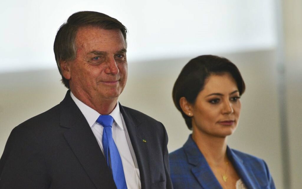 Receita aciona PF e MPF para investigar joias do casal Bolsonaro e senadores recorrem a PGR para retomar investigações da CPI