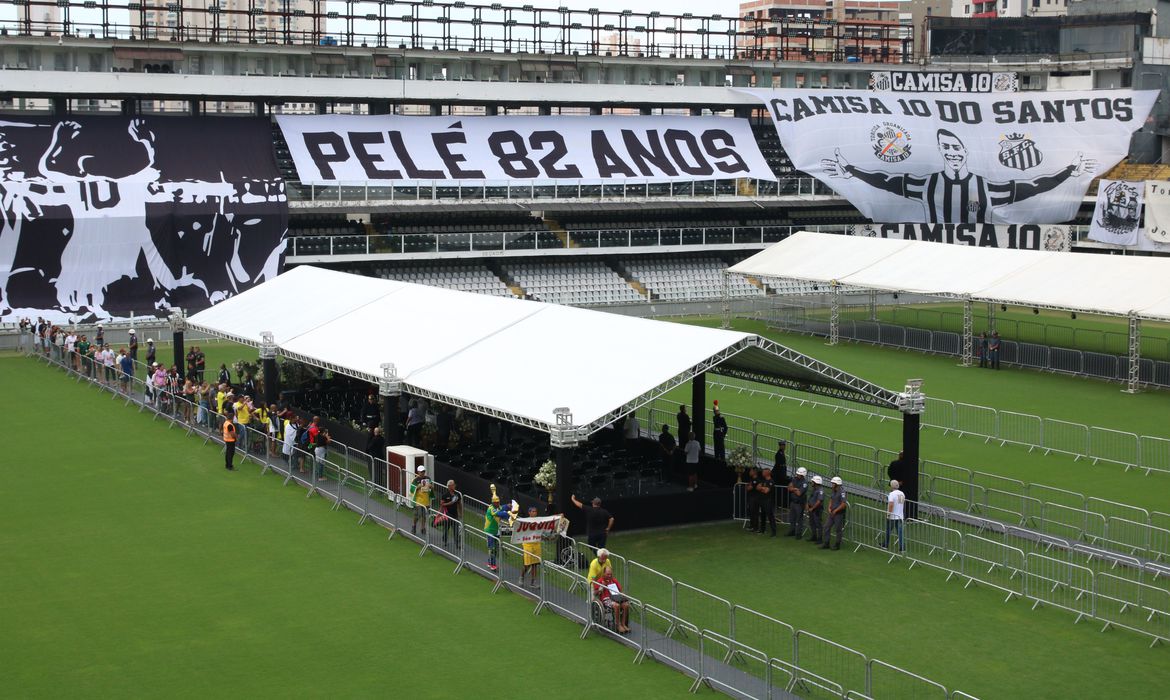 Corpo de Pelé será velado até terça-feira em Santos