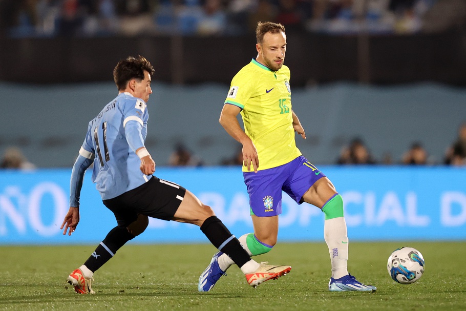 Uruguai Derrota Brasil por 2 a 0 em Montevidéu nas Eliminatórias para a Copa do Mundo de 2026