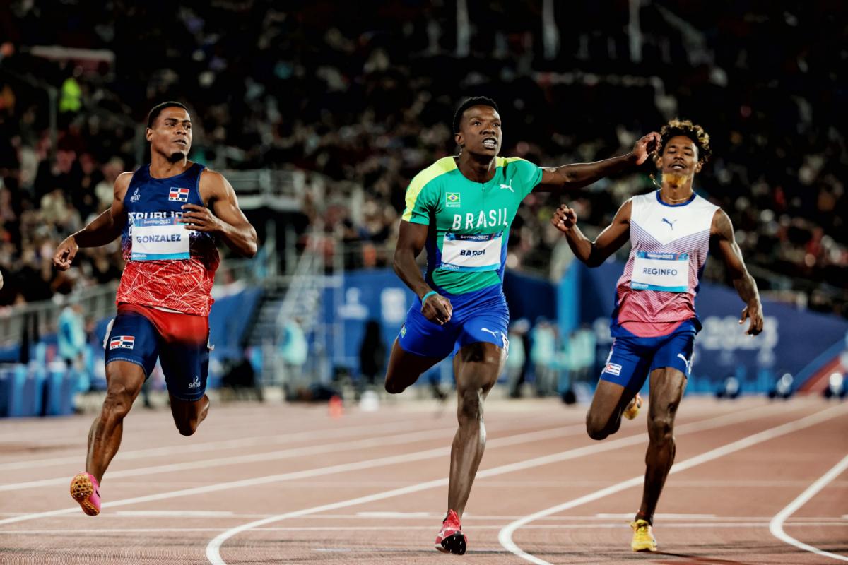 Atletismo brasileiro garante pratas nos 100m e no decatlo, e bronze nos 5000m em Santiago 2023