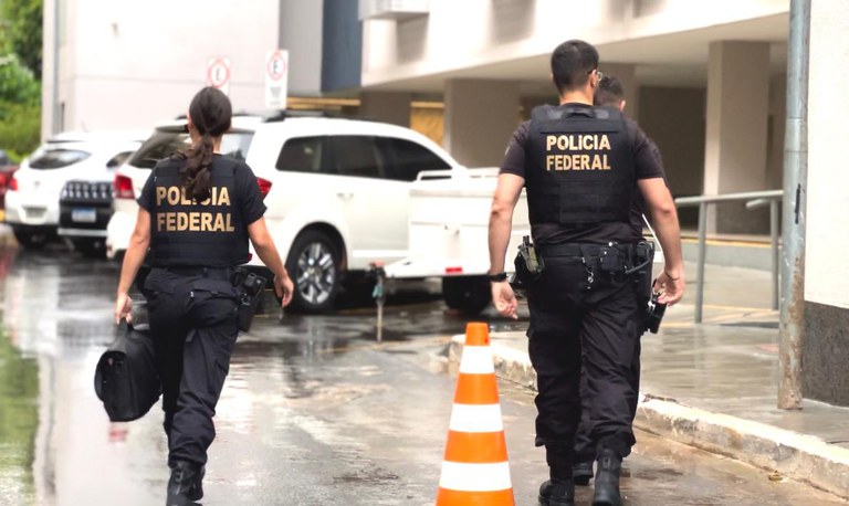 Policial suspeito de financiar ataques golpistas de 8/1 tem arsenal apreendido pela PF