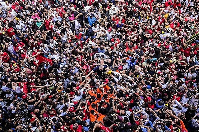 lula deixa prisao